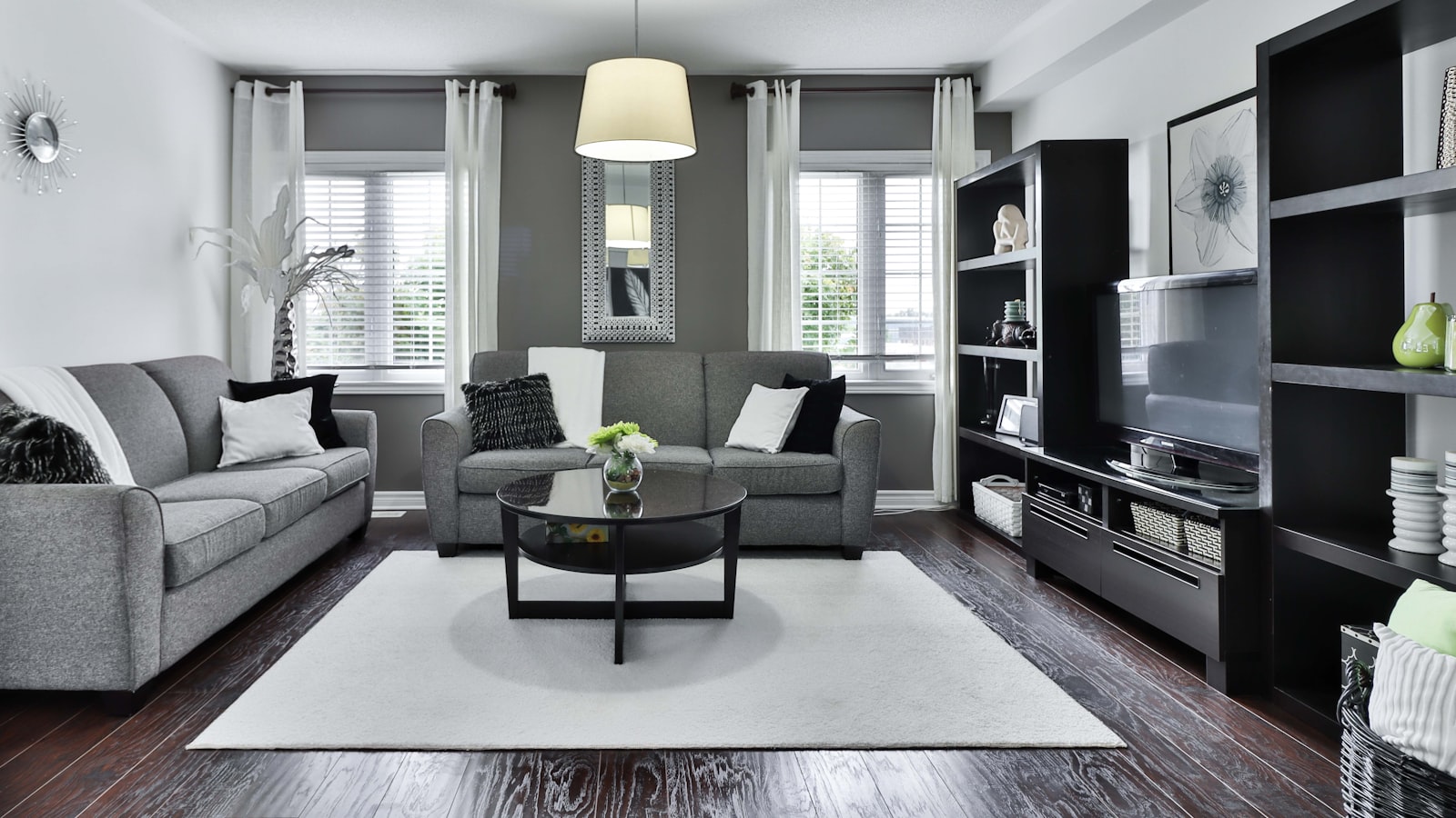 A sunlit living room blending natural wood, soft textiles, and a few carefully chosen decorative objects